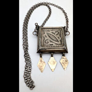 Silver Ornate Amulet Prayer Box Pendant Necklace Quran 18 Inch Chain